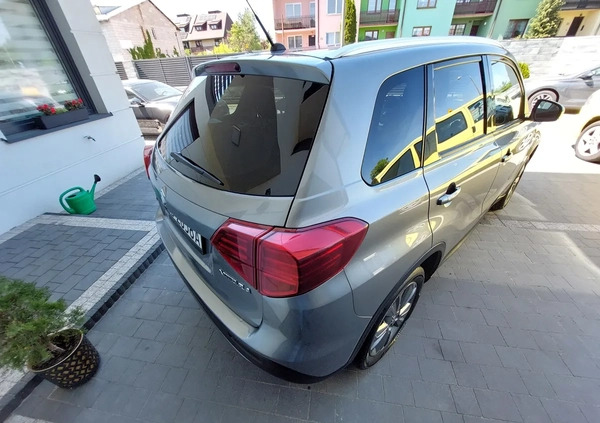 Suzuki Vitara cena 59900 przebieg: 70000, rok produkcji 2019 z Rzgów małe 121